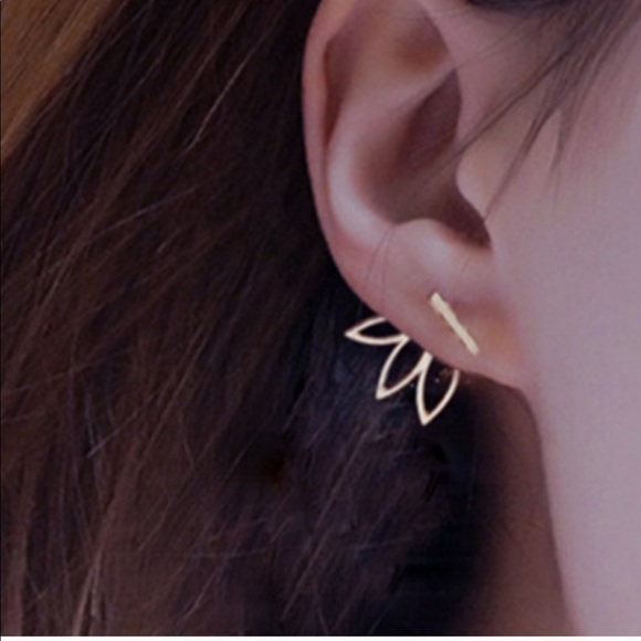 🍍Lotus bar stud earring - Picture 2 of 2